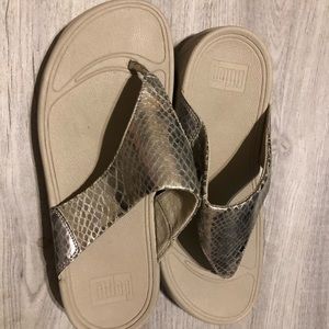 FitFlop Metallic Sandal Size 8